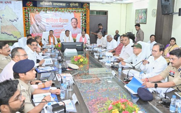 साय सरकार में अधिकारी कर्मचारियों&nbsp; के सरकार के कामो में शिथिलता और जवाबदेही से बचने का युग हुआ समाप्त......सीएम के सख्त तेवर दो लापरवाह अधिकारियों पर गिरी गाज