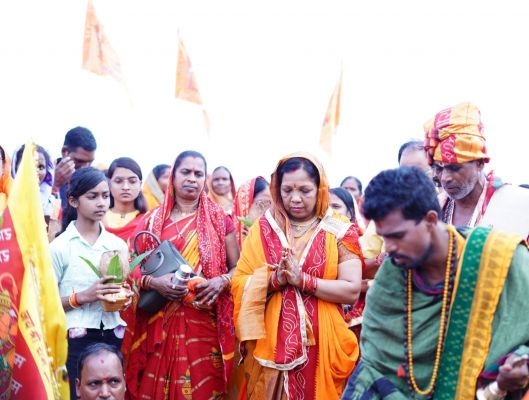 दोकडा में श्री जगन्नाथ मंदिर प्राण प्रतिष्ठा कार्यक्रम में हजारों की संख्या में&nbsp; निकली भव्य कलश यात्रा,मुख्यमंत्री की धर्मपत्नी श्रीमती कौशल्या साय&nbsp; कलश यात्रा में हुई शामिल हुई