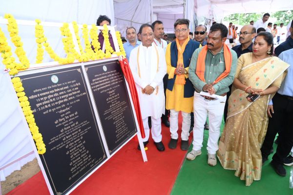 तोंगपाल में 16 करोड़ से अधिक लागत के विकास कार्यों का मुख्यमंत्री ने किया लोकार्पण