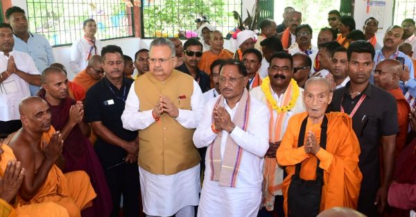 मुख्यमंत्री श्री विष्णुदेव साय ने भगवान गौतम बुद्ध की पूजा-अर्चना कर प्रदेश की जनता की सुख-समृद्धि एवं खुशहाली की कामना