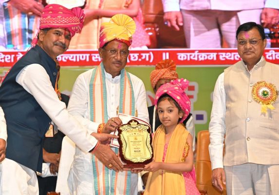 मुख्यमंत्री ने देवांगन समाज के महाकुंभ में समाज के लोगों को विकसित छत्तीसगढ़ के निर्माण में सहभागिता की अपील की