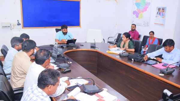 विश्व पर्यावरण दिवस के अवसर पर ग्राम पंचायतों में जनप्रतिनिधियों के साथ मिलकर स्वच्छता श्रमदान और एक पेड़ मां के नाम अभियान को बनाए सफल : कलेक्टर