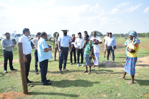 कलेक्टर ने पंडरापाठ में&nbsp; पीएम जनमन के तहत हितग्राही बुचू राम के भवन का किया अवलोकन&nbsp;&nbsp;