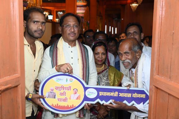 आर्थिक रूप से कमजोर परिवारों का मकान बनाने का सपना हो रहा है पूरा,,,,70 वर्षीय संतु चक्रेस &nbsp;अपना पक्का मकान पाकर खुश,मुख्यमंत्री को दिया धन्यवाद