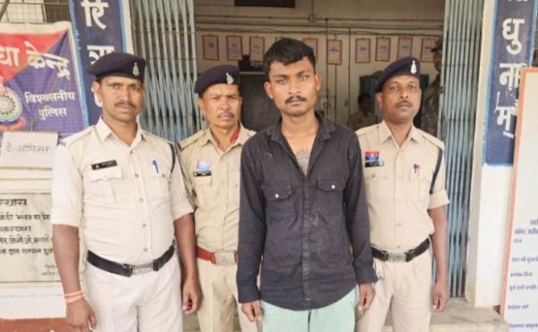 Jashpur Big News : ऑपरेशन अंकुश.! फरार चल रहे मोस्ट वांटेड रितेश को किया गया गिरफ्तार..पेशी के दौरान, बस से कूदकर हो गया था फरार..पांच पुलिस कर्मी हो गए सस्पेंड..पढ़ें पूरी खबर