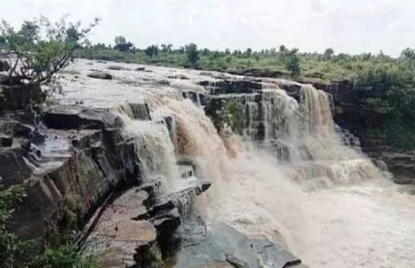 CG Big News : सावधान.! जलप्रपातों के आसपास नहाने और सेल्फी लेने वालों पर होगी कानूनी कार्रवाई..2 लड़के गिरफ्तार..पढ़ें पूरी समाचार