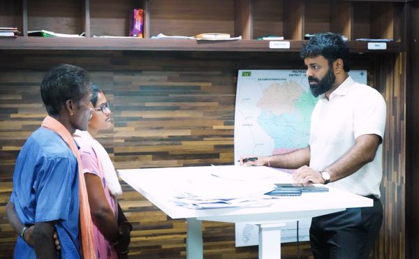 कलेक्टर श्री रोहित व्यास ने जनदर्शन में सुनी आमजनों की समस्याएं