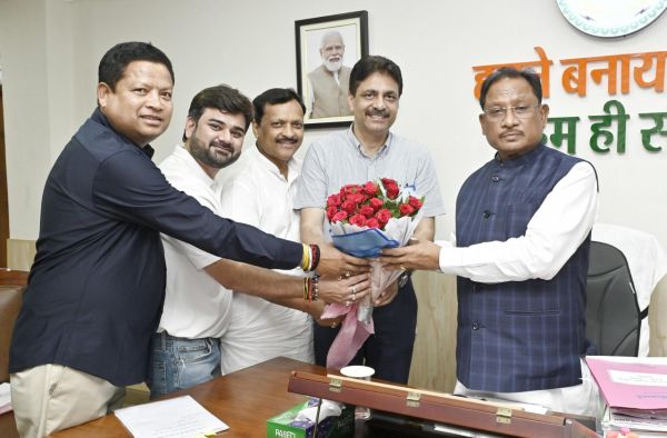 मुख्यमंत्री श्री साय से छत्तीसगढ़ ओलम्पिक संघ के पदाधिकारियों ने की सौजन्य मुलाकात,ओलम्पिक दिवस आयोजन हेतु किया आमंत्रित