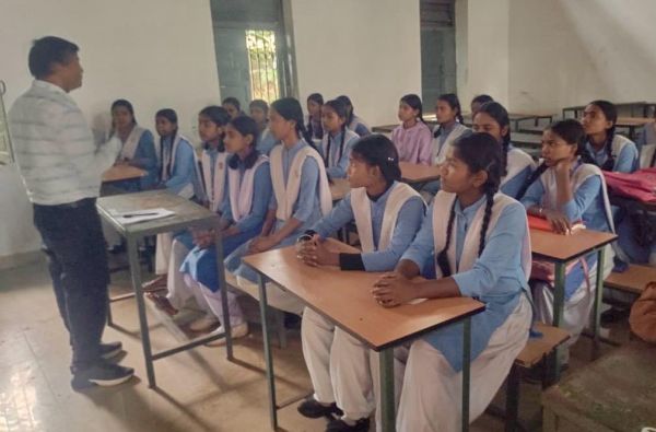 जिला शिक्षा अधिकारी ने किया स्कूलों का निरीक्षण, कन्या विद्यालय जशपुर के लिपिक को जारी हुआ&nbsp; नोटिस&nbsp;