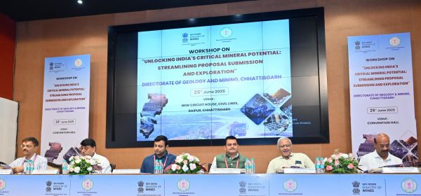 छत्तीसगढ़ की खनिज विविधता है देश की आर्थिक समृद्धि का आधार &ndash; खनिज सचिव श्री पी. दयानंद....... सामरिक एवं रणनीतिक खनिजों के तकनीकी सहित विभिन्न पहलुओं पर हुई विस्तृत चर्चा