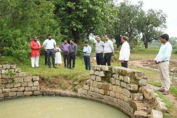 कस्तूरा में दो सौ पच्चास साल पुराना प्रभु जगन्नाथ&nbsp; मन्दिर का कलेक्टर ने किया अवलोकन.....प्रतिवर्ष यंहा रथ यात्रा का होता है भव्य आयोजन......मंदिर के प्राचीन कुआं का जिर्णोद्धार करने के दिए निर्देश&nbsp;