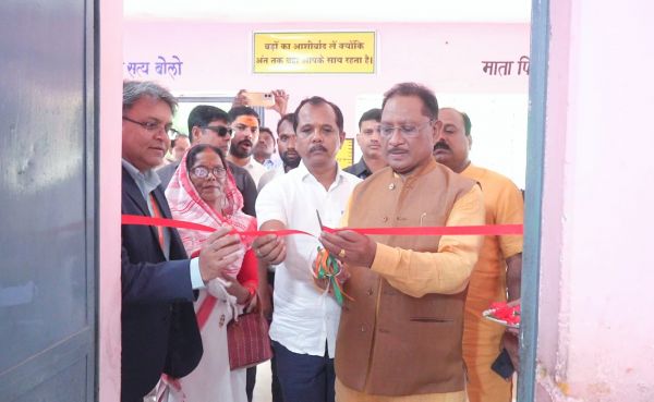 मुख्यमंत्री ने सम्पर्क स्मार्ट स्कूल और स्मार्ट ब्लाक कार्यक्रम का किया शुभारंभ......50 प्राथमिक स्कूलों के बच्चों के लिए सम्पर्क स्मार्ट किट वितरण किए