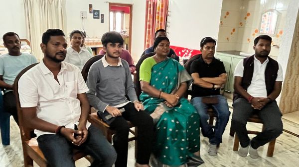 जिले के भाजपा कार्यकर्ताओं ने सुनी प्रधानमंत्री मोदी के मन की बात का प्रसारण...दिखे उत्साहित