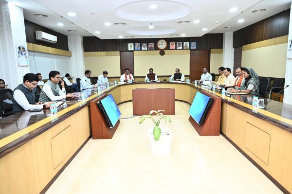 नक्सली हिंसा में शहीद पुलिसकर्मियों के परिजनों को अब अन्य विभागों में भी अनुकम्पा नियुक्ति का विकल्प,मुख्यमंत्री विष्णुदेव साय जी का आभार-विजय शर्मा