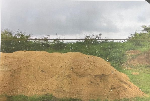 खनिज विभाग की बड़ी कार्रवाई! बड़ी मात्रा में अवैध रेत भंडारण पर एक्शन शुरू, जानें पूरा मामला