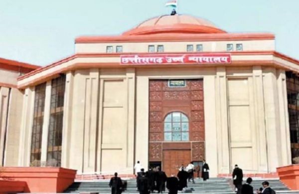 CG Breaking : दर्जनों आबकारी अफसर आज कोर्ट में होंगे पेश..2200 करोड़ का आबकारी घोटाला..पढ़ें पूरी ख़बर