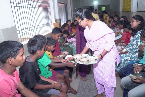 जशपुर के समर्थ आवासीय दिव्यांग प्रशिक्षण केन्द्र में न्योता भोजन का हुआ आयोजन&nbsp;