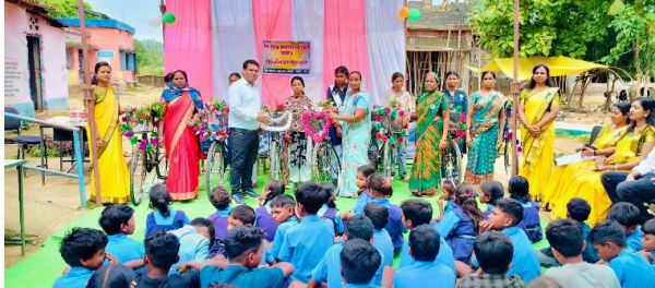 *खुटेरा के प्राथमिक,मिडिल ओर हाई स्कूल तीनो विद्यालयों ने संयुक्त रुप में मनाया शाला प्रवेश उत्सव....पालको से कहा नियमित भेजे बच्चों को स्कूल*