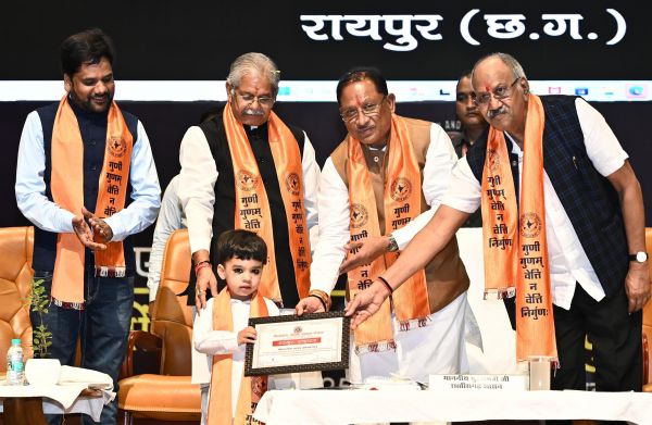 *छत्तीसगढ़ ने शिक्षा के क्षेत्र में हासिल किया नया मुकाम:मुख्यमंत्री ने पीएसवाय उत्कृष्टता सम्मान समारोह में प्रतिभावान छात्र-छात्राओं को किया सम्मानित*