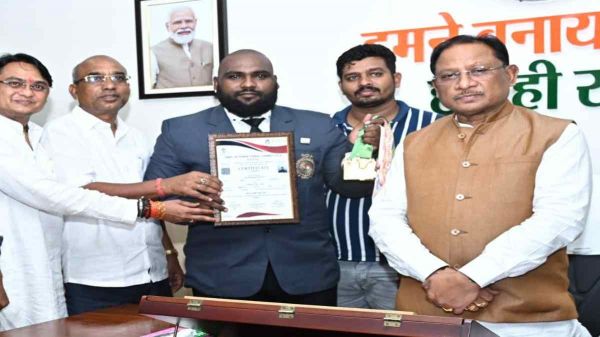 CG Big News : इंटरनेशनल पावरलिफ्टिंग में स्वर्ण पदक विजेता प्रेम राजन ने मुख्यमंत्री से की मुलाकात..विष्णुदेव साय ने दी बधाई..पढ़ें पूरी ख़बर