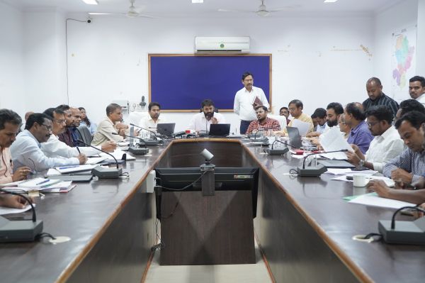 विशेष पिछड़ी जनजाति पहाड़ी कोरवा परिवारों और बिरहोर परिवारों को शासन की सभी योजनाओं का लाभ प्रत्येक व्यक्ति तक पहुंचे : कलेक्टर