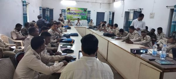 *हाथी मानव-द्वन्द न्यूनतम करने कुनकुरी में अर्ली वार्निंग सिस्टम हेतु गज संकेत एप्प का दिया गया प्रशिक्षण* &nbsp;