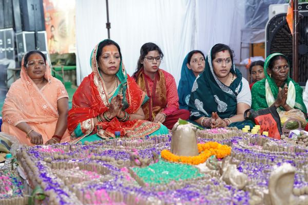 बगिया के श्री फलेश्वरनाथ महादेव मंदिर में ऐतिहासिक आयोजन, दो दिन में बने 63211 पार्थिव शिवलिंग, 24 जुलाई को होगा आयोजन का समापन