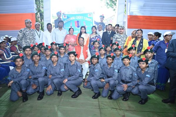 *कैंप कार्यालय में मुख्यमंत्री ने एयर एनसीसी के छात्रों से मुलाकात कर उनके उज्जवल भविष्य की कामना की......नवोदय विद्यालय में 3 सीजी एनसीसी एयर स्क्वाड्रन की मिली स्वीकृति*