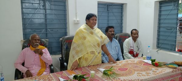 विधायक जशपुर ने किया अभ्यारण्य में बसे गांवों का दौरा, ग्रामीणों को बताईं सरकारी योजनाएं: मुफ्त राशन, गैस, शौचालय समेत कई योजनाओं का लाभ सीधे लाभार्थियों तक पहुंचा