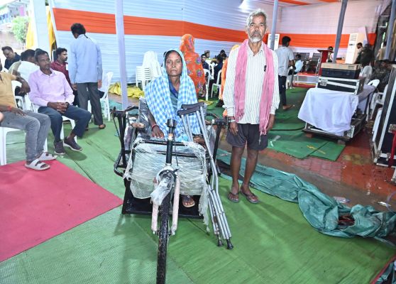 *मुख्यमंत्री विष्णुदेव साय ने जनदर्शन में सुनी लोगों की समस्याएं.......फूलमती बाई की समस्या का तत्काल हुआ समाधान......समयबद्ध निराकरण के लिए अधिकारियों को किया निर्देशित*