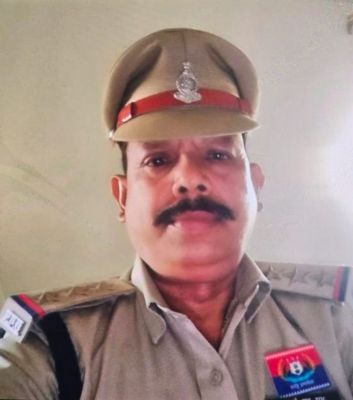 *जशपुर पुलिस विभाग में शोक की लहर, नारायणपुर थाना प्रभारी की बिजली करेंट की चपेट में आने से हुई मौत. ...रिफ्रेशर कोर्स कर अपने गृहग्राम सीतापुर सुरगांव आये हुए थे*
