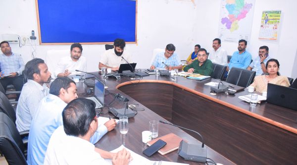 बैठक में कलेक्टर की दो टूक- सड़क निर्माण में लापरवाही बिल्कुल बर्दाश्त नही, PWD,PMGSY,MMGSY के अधिकारियों को कहा क्वालिटी में कॉम्प्रोमाइज किया तो&hellip;&hellip;