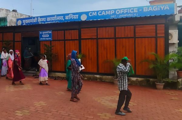 *मुख्यमंत्री कैंप कार्यालय बगिया बना जरूरतमंद लोगों के लिए उम्मीद और सहारा का केंद्र, अब तक 2856 लोगों के बेहतर इलाज के लिए चिकित्सा सुविधाएं कराई गई उपलब्ध......*