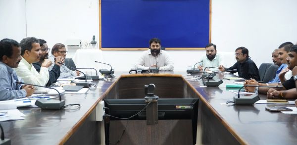 कलेक्टर ने सड़क निर्माण को लेकर अधिकारियों और ठेकेदारों को दी कड़ी चेतावनी, विकास कार्यों में लापरवाही बर्दाश्त नहीं : गुणवत्ता के साथ कोई समझौता नहीं&nbsp;