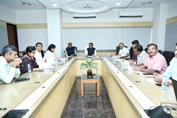 *मुख्यमंत्री श्री साय ने वन एवं जलवायु परिवर्तन विभाग के कार्यों की समीक्षा की.....हिंसक वन्यप्राणियों से होने वाले हानि के प्रकरणों का संवेदनशीलता से करें निराकरण : मुख्यमंत्री विष्णु देव साय*