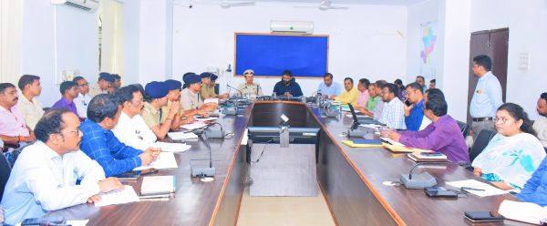 सात दिनों में आवारा पशुओं को सड़कों से हटाने पशुपालकों को कलेक्टर ने दिए स्पष्ट निर्देश.....आवारा पशुओं के विरूद्ध अभियान चलाने अधिकारियों को दिए निर्देश&nbsp;