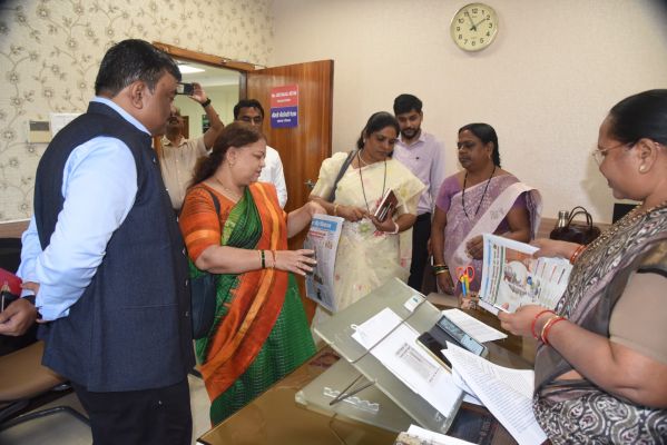 छत्तीसगढ़ सूचना-प्रसार की दिशा में बना रोल मॉडल: छत्तीसगढ़ संवाद व जनसंपर्क विभाग की कार्यप्रणाली ने महाराष्ट्र के अधिकारियों को किया प्रभावित*