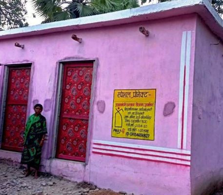 *छत्तीसगढ़ सरकार नक्सल प्रभावित क्षेत्रों में विश्वास, विकास और पुनर्वास की नीति पर कर रही है कार्य: सरकार सभी पात्र हितग्राहियों को पक्का घर देने के लिए संकल्पित - मुख्यमंत्री श्री साय*