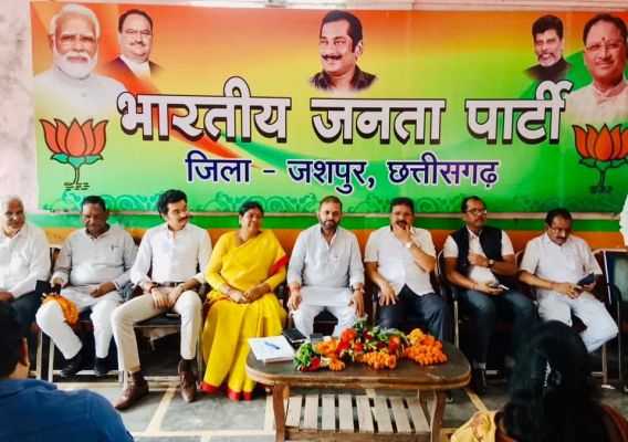 *जिला भाजपा कार्यालय जशपुर में हर घर तिरंगा अभियान को लेकर कार्यशाला हुआ सम्पन्न...राष्ट्रभक्ति के संदेश को घर-घर पहुँचाने का किया गया आह्वान*