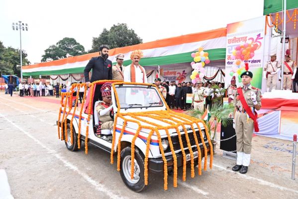 *जिला मुख्यालय में हर्षाेल्लास से मनाया गया 79वां स्वतंत्रता दिवस समारोह....स्वास्थ्य मंत्री श्री श्याम बिहारी जायसवाल ने राष्ट्रीय ध्वज फहराया और परेड की सलामी ली,&nbsp;अधिकारी-कर्मचारियों हुए सम्मानित*