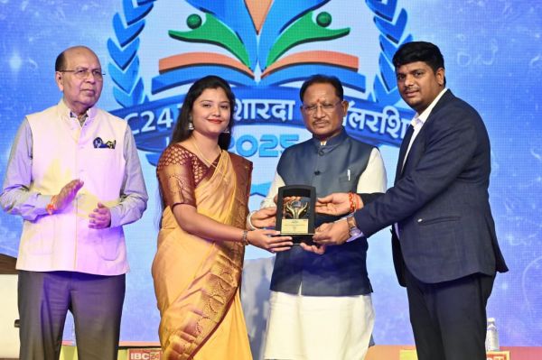 *मुख्यमंत्री श्री साय आईबीसी 24 स्वर्ण शारदा स्कॉलरशिप 2025 में हुए शामिल: प्रदेश की मेधावी बेटियों को किया सम्मानित*