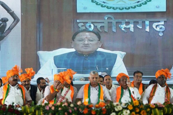 मुख्यमंत्री श्री साय ने किसान मेला सह जैविक मेला का किया शुभारम्भ, विभिन्न शासकीय योजनाओं के तहत हितग्राहियों को किया गया लाभान्वित....सूरजपुर जिले में 211 करोड़ के कार्यों का लोकार्पण-भूमिपूजन