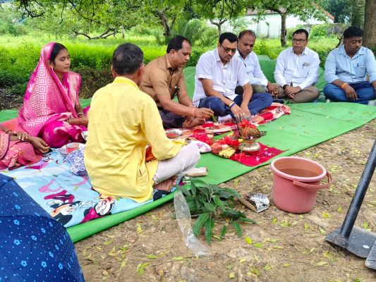 जिला पंचायत अध्यक्ष श्री सालिक साय ने किया सड़क निर्माण कार्य का भूमिपूजन, ग्रामीणों में खुशी की लहर, 90 लाख की लागत होगा सड़क का निर्माण.....