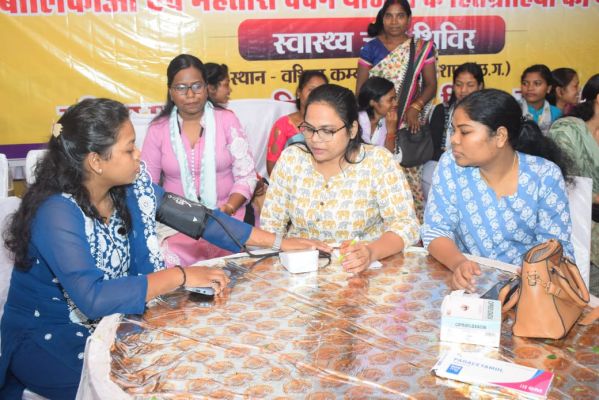 छत्तीसगढ़ रजत महोत्सव अंतर्गत 'महतारी मेगा हेल्थ कैम्प' का हुआ आयोजन......109 महिलाओं की कैम्प में हुई स्वास्थ्य की जांच