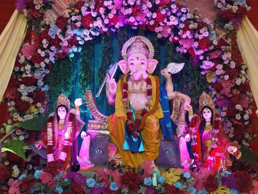 सीएम कैंप कार्यालय बगिया में विराजे गणपति महाराज, गणपति बप्पा की जयकारा से गूंजा परिसर......