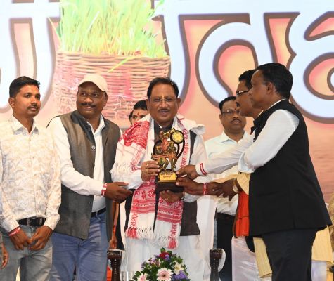 करमा तिहार के रंग में डूबा मुख्यमंत्री निवास :&nbsp;मुख्यमंत्री करमा तिहार 2025 कार्यक्रम में हुए शामिल, करमा दलों को सम्मानित कर किया प्रोत्साहित