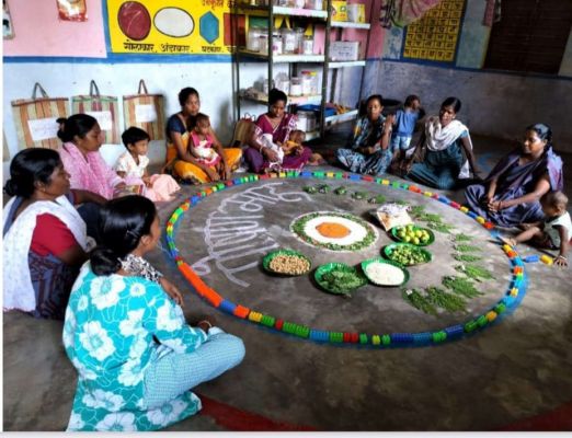 छत्तीसगढ़ रजत महोत्सव : आंगनबाड़ी केंद्रों में विभिन्न कार्यक्रमों का हुआ आयोजन.....निकाली गई पोषण जागरूकता रैली