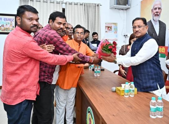 मुख्यमंत्री साय ने डुबान क्षेत्र में एम्बुलेंस और राष्ट्रीय बैंक शाखा शीघ्र खोलने का दिया आश्वासन.....11 मछुआ समितियों को पुनः मिला मछली पालन का हक