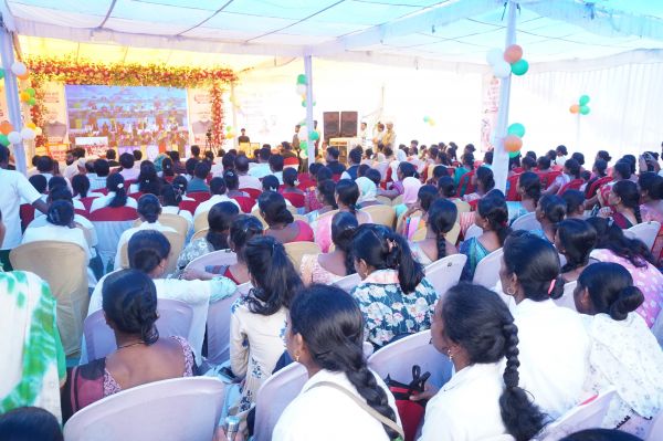 प्रधानमंत्री श्री नरेन्द्र मोदी ने स्वस्थ नारी सशक्त परिवार अभियान का किया शुभारंभ...जशपुर में 425 महिलाओं ने कराई अपनी स्वास्थ्य जांच, 04 महिलाओं को प्रदान किया गया आयुष्मान कार्ड