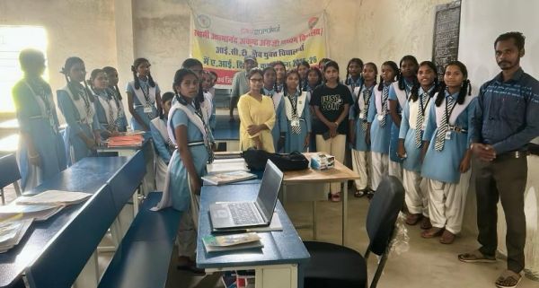 बगिया, दोकडा, चोंगरीबहार, जुमईकेला और देवरी के लगभग 200 विद्यार्थियों ने सीखा डिजिटल बैंकिंग और स्मार्ट फाइनेंस मैनेजमेंट